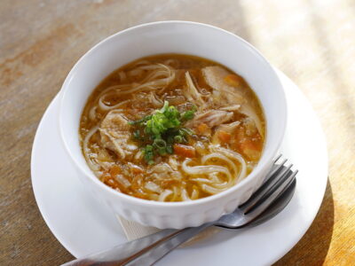 チキンヌードルスープ｜おいしい世界ごはん｜ユウキ食品｜